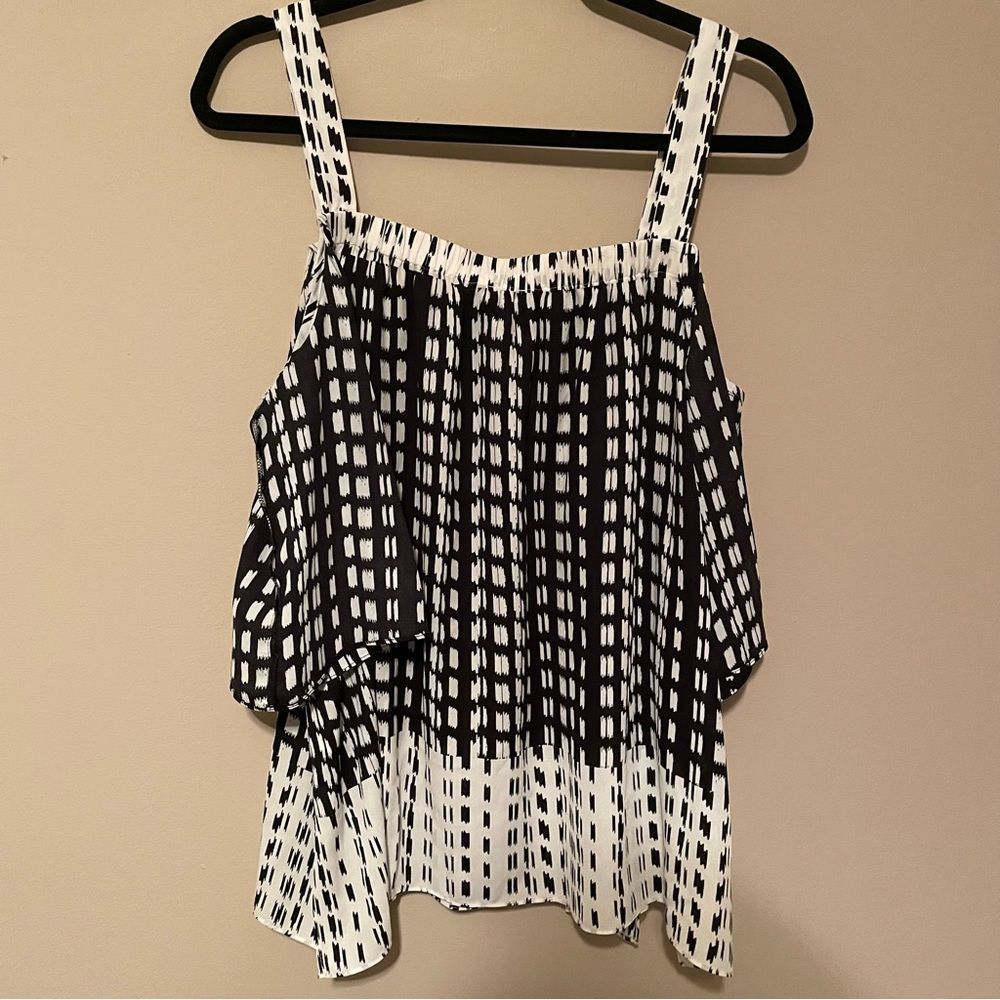 Vince Camuto Black and White Patterned Tank Top Blouse; Sz M - Picture 2 of 3